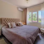 In Elviria, Willa Marbella